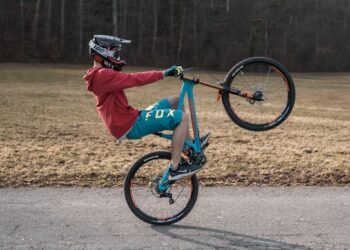 Reinforcement Learning: Learning by Trial and Reward