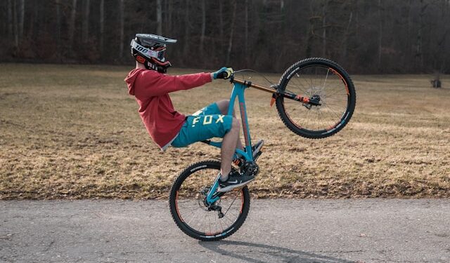 Reinforcement Learning: Learning by Trial and Reward