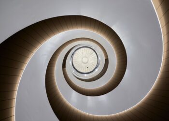 Structured Reasoning as Equilibrium